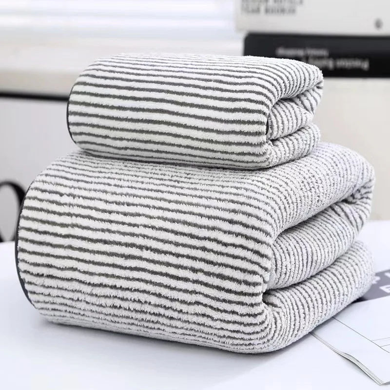 serviettes rayées bambou séchage rapide douces absorbantes gris clair moderne ensemble bain pliées