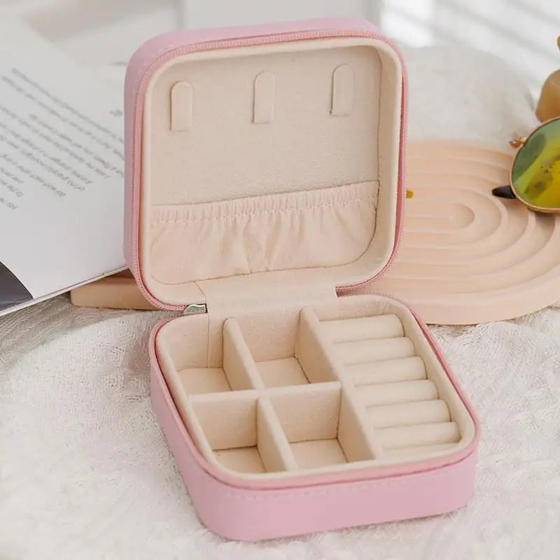 boîte bijoux simili cuir zippée compartiments moderne vert blanc noir rose beige