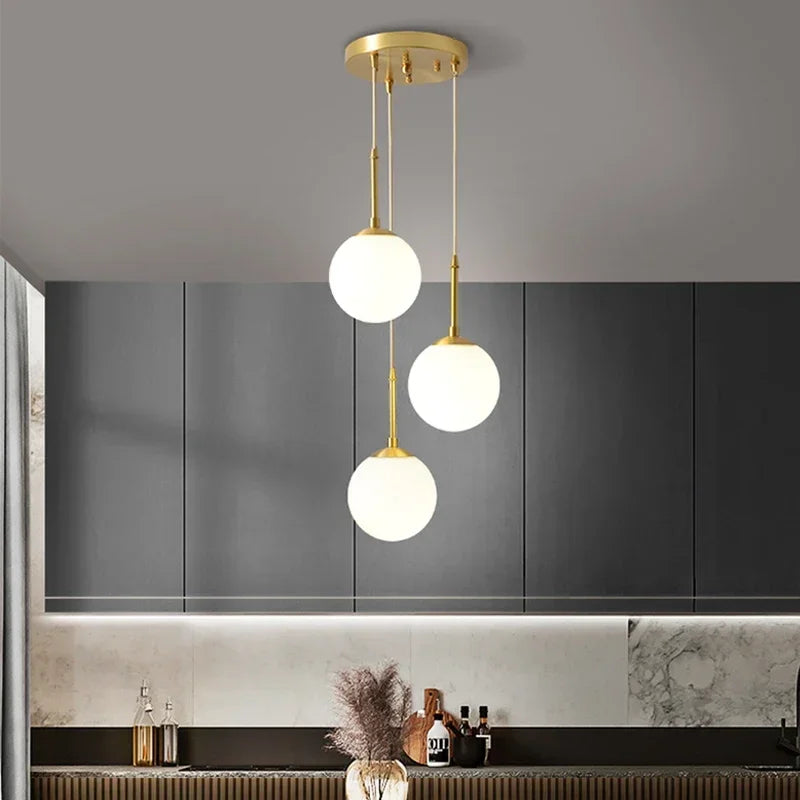 Suspension lumineuse moderne or blanc sphères translucides 15cm diamètre 100mm chaines