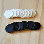 pads anti dérapants adhésifs silicone blanc noir légèrement texturés fonctionnels pieds meubles