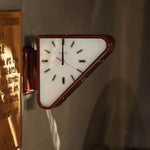horloge murale vintage rétro argentée rouge noire fleurs métal perforé