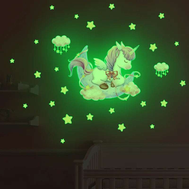 sticker mural lumineux étoiles licorne nuages arc ciel chambre enfant dessin animé vibrant nocturne