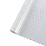 grille ventilation opaque moderne noir blanc perforations régulières fenêtre isolation thermique