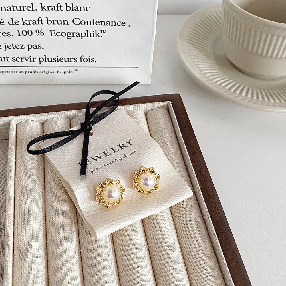 Porte-bijoux utilisé pour organiser des accessoires sur une coiffeuse