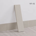 panneau mural auto adhésif aspect bois gris beige décoratif moderne intérieur maison