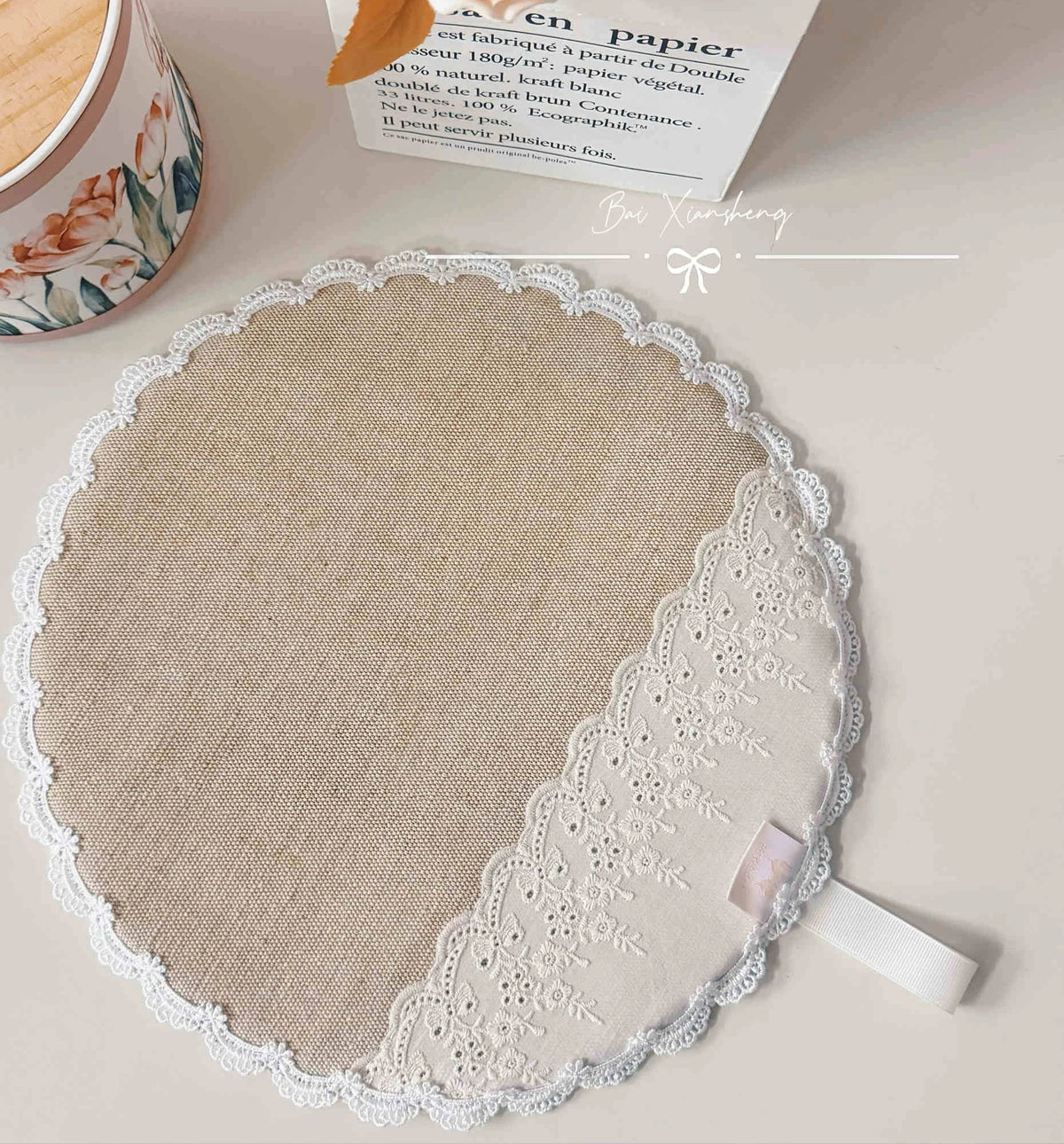 serviettes table dentelle rose clair blanc beige marron violet classiques opaques