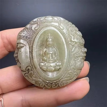 statue jade semi transparente figure bouddhiste motifs floraux reliefs decoratif asiatique traditionnel populaire vertclair