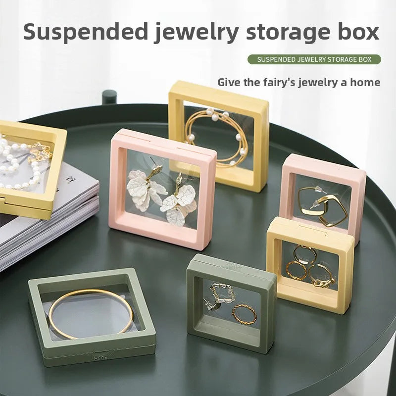 boîtes bijoux suspendues transparentes moderne minimaliste vert rose jaune clairs rangement présentation colliers boucles
