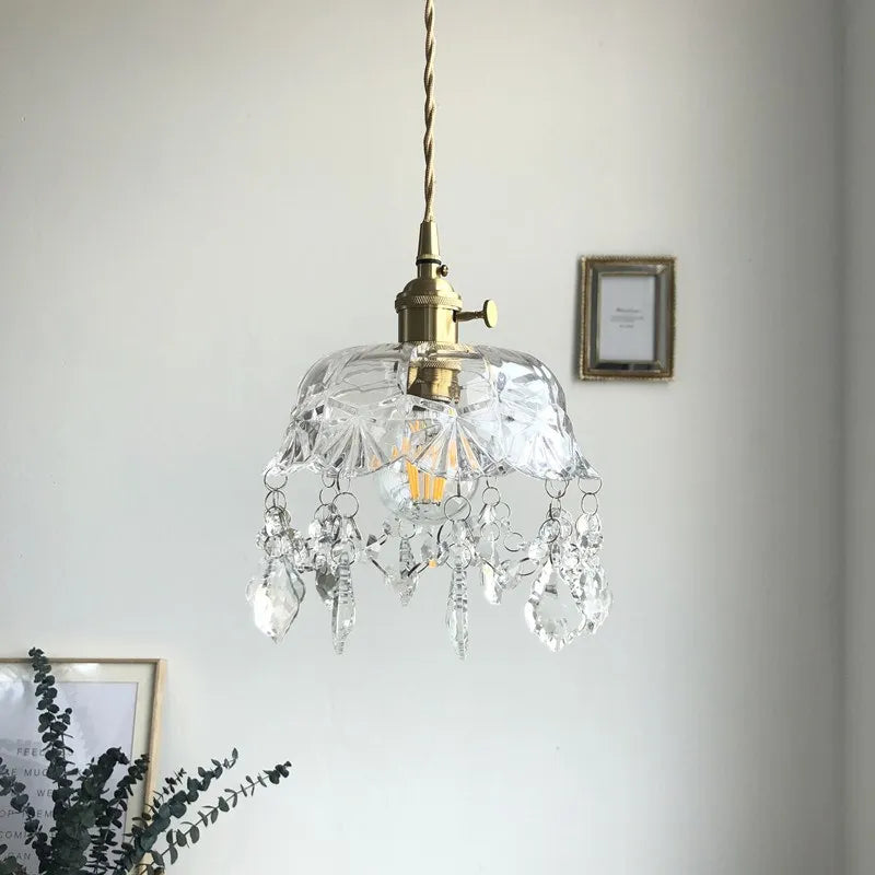 lampe suspendue classique transparente dorée cristal verre taillé salon chambre hallôtel