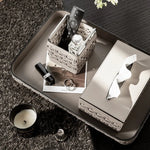 boîte mouchoirs cuir gris plateau diamant moderne flacon parfum bague ruban bougie decoration tranquillite