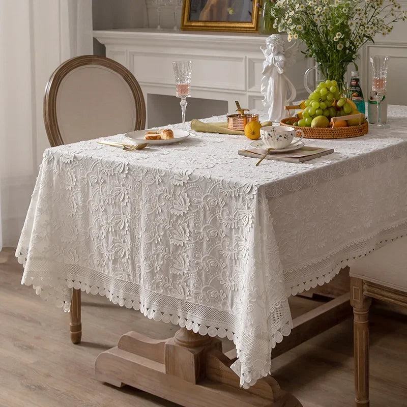 nappe table blanche dentelle brodée fleurs classique mariage fête banquet