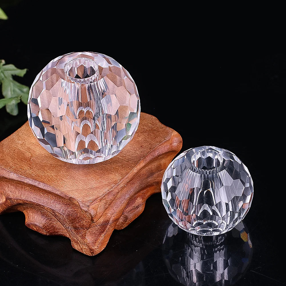 boule cristal transparente facettes géométriques moderne décoration intérieure contemporain ornement
