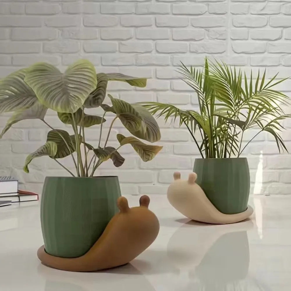 pots fleurs forme escargot vert foncé beige clair motif texturé plantes vertes succulentes fougères