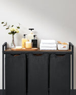 Panier à linge 3 compartiments dans une salle de bain moderne