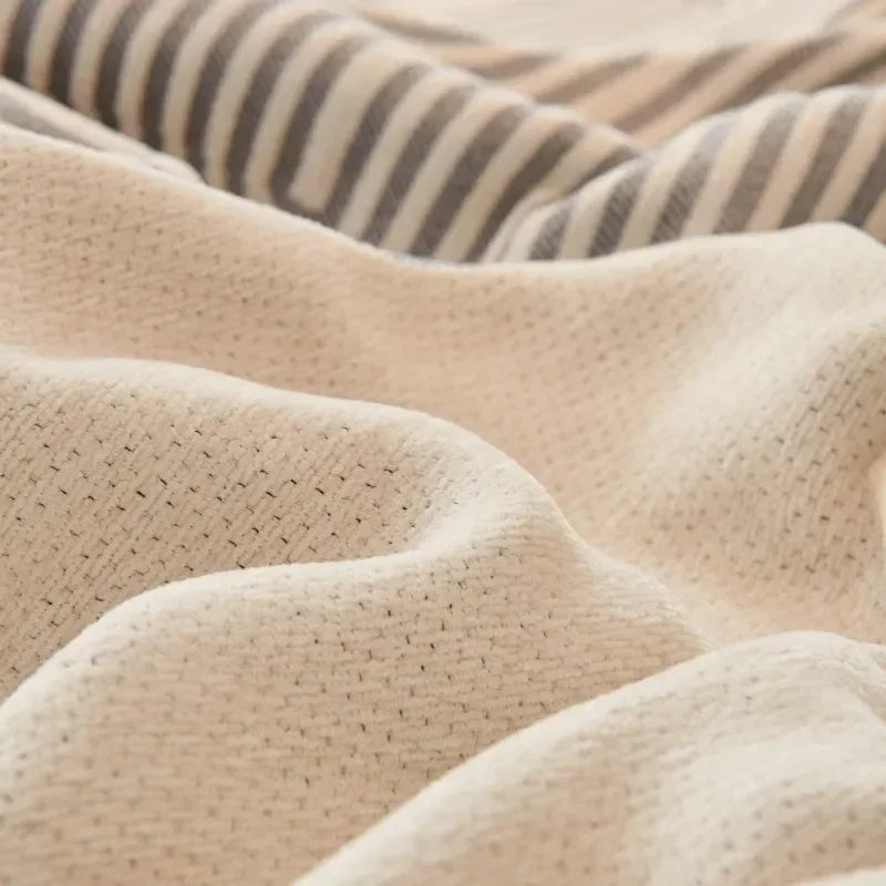 couverture canapé moderne motif géométrique beige gris oreiller décoratif