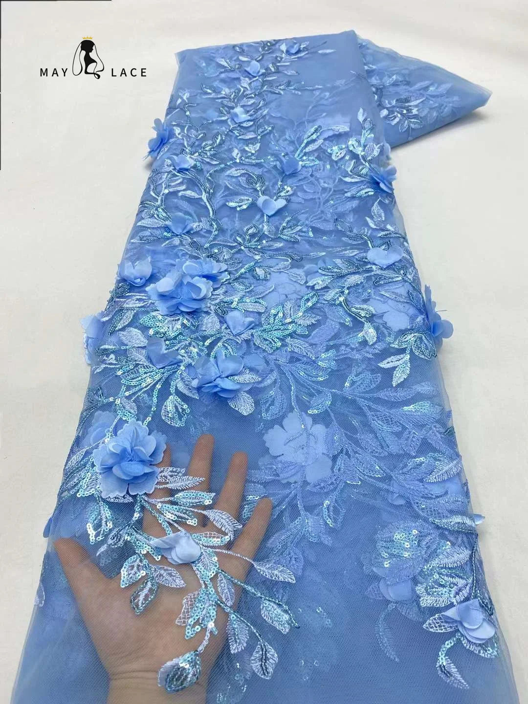 tissu dentelle fleurs reliefs paillettes couleurs vives mariage élégant broderie fine rouge violet rose