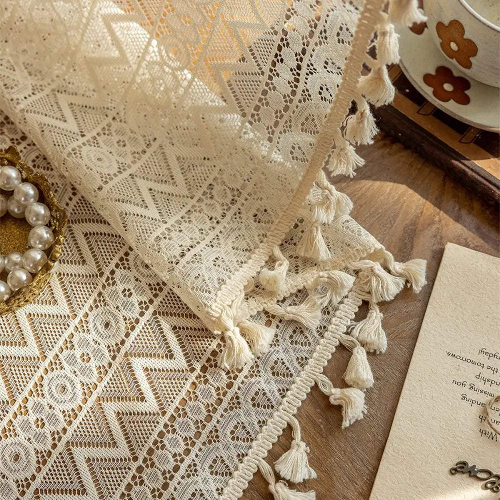 rideaux dentelle beige motifs géométriques bohèmes triangles fleurs vase vintage translucides franges chambre