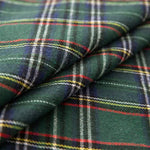 ensemble deux housses coussin carrées motif tartan vert rouge décoration maison traditionnel
