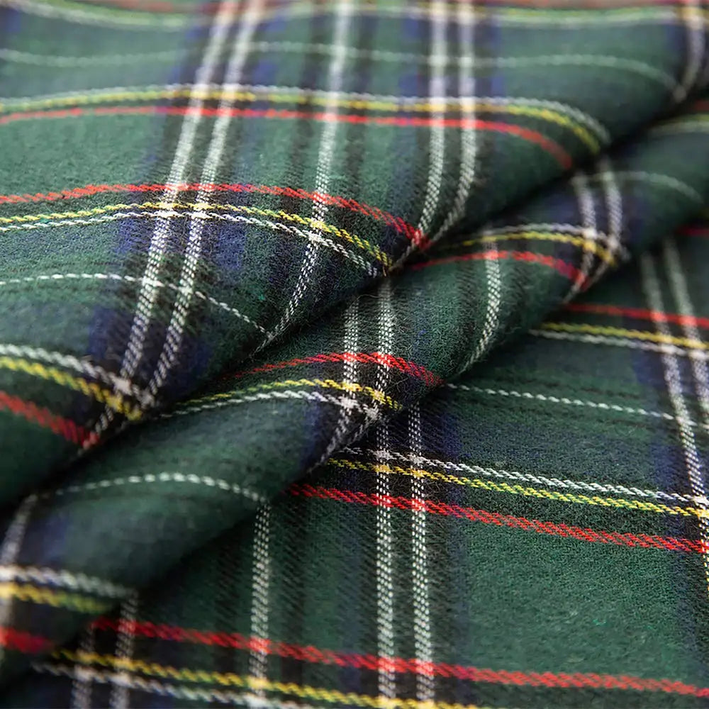 ensemble deux housses coussin carrées motif tartan vert rouge décoration maison traditionnel