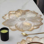 assiette moderne élégante argentée dorée fleur stylisée relief plastique