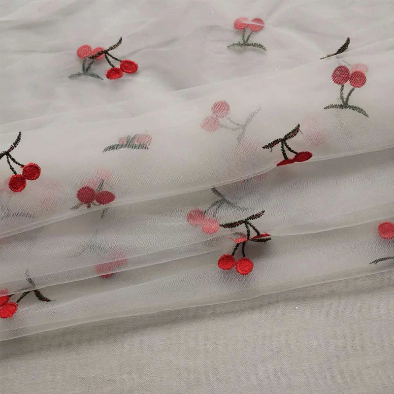 tissu polyester brodé fruits rouges verts transparent broderie blanc roseclair