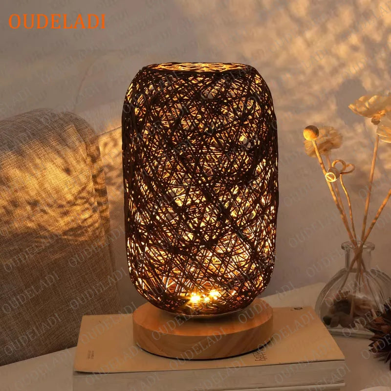 Vue de côté de la lampe de chevet en bois et rotin avec dimensions