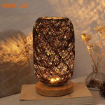Vue de côté de la lampe de chevet en bois et rotin avec dimensions