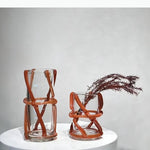 vase moderne transparent tiges entrelacées orange sans fleur
