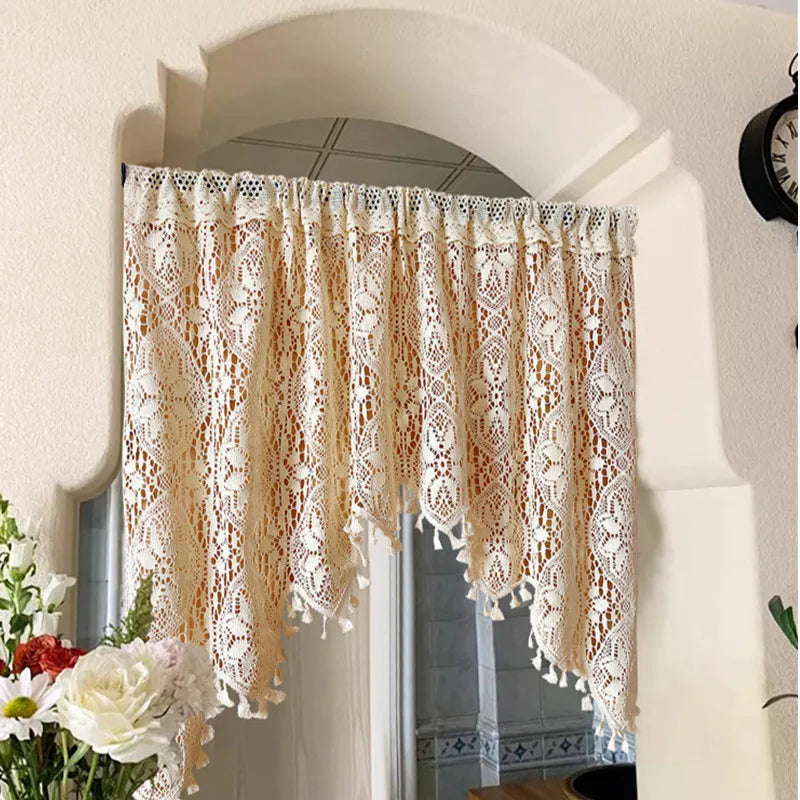 rideau voilage dentelle floral bohème transparent franges pompons entrée salon