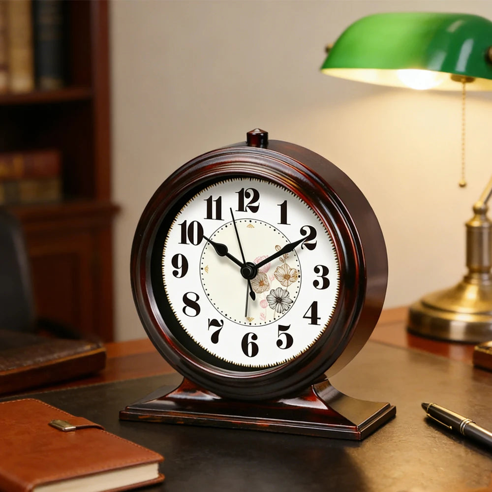 horloge table classique quartz aiguille brun foncé cadre bois chiffres romains transparent verre vintage