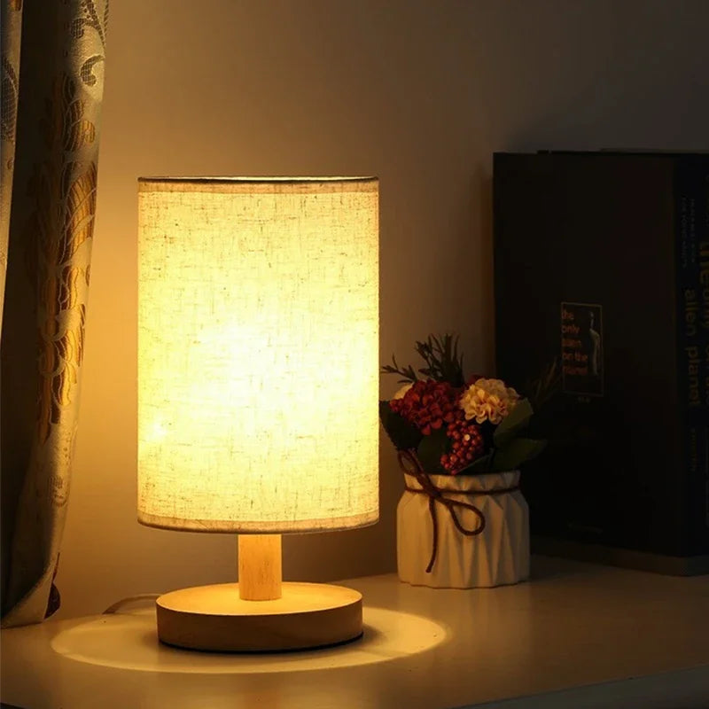 lampe table moderne abatjour texturé bois clair fleurs vert rouge LED USB