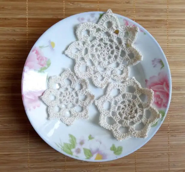 serviettes table crochet traditionnel fleurs géométriques blanc cassé opaques round 10cm 12cm 5cm 8cm