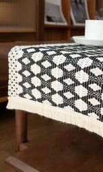 serviette table moderne blanche noire losange bordure frisée coton polyester maison