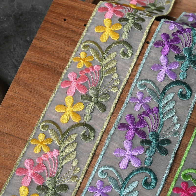 ruban décoratif broderie florale polyester 4.5cm large vert rose violet bleu clair gris translucide