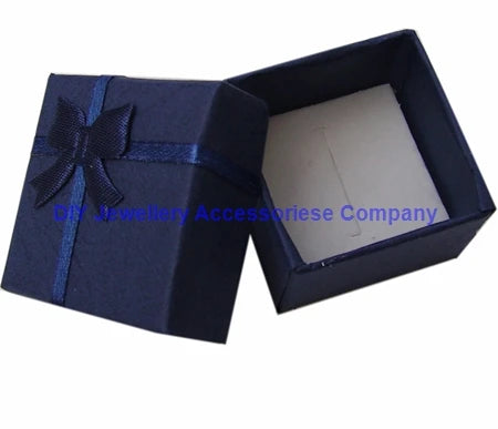 boîtes bijoux papier rouge noir vert rose bleu orange marron ruban satin classique