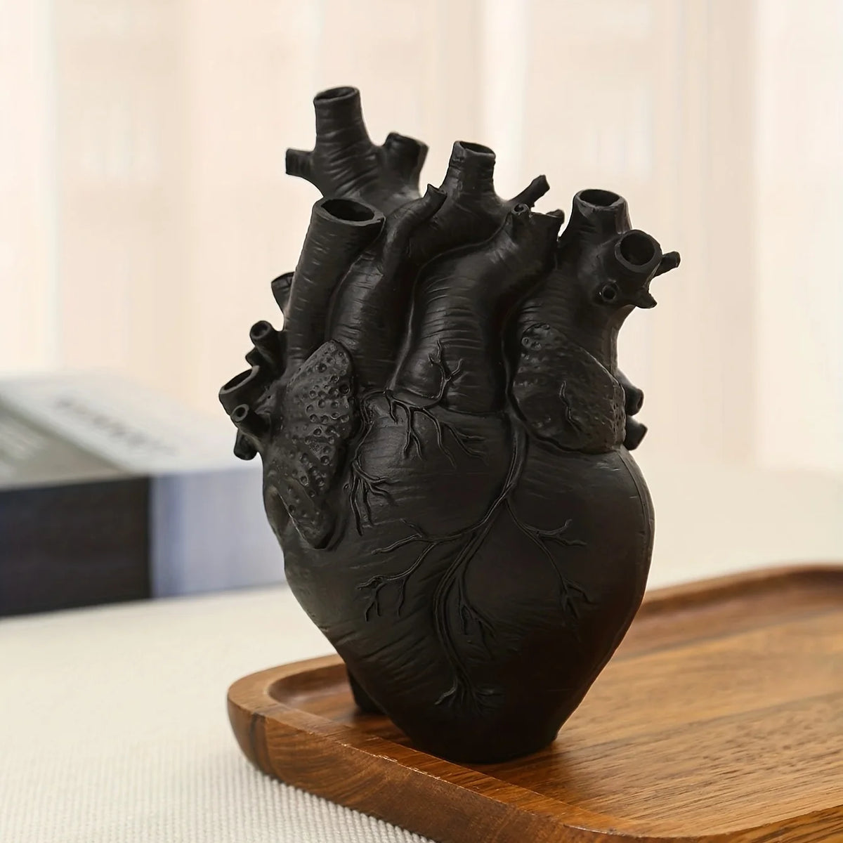 vase cœur anatomique détaillé rouge blanc noir fleurs séchées contemporain réalisteintérieur
