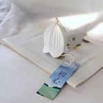 cloche vent céramique relief floral jardin artisanal blanc rose bleu