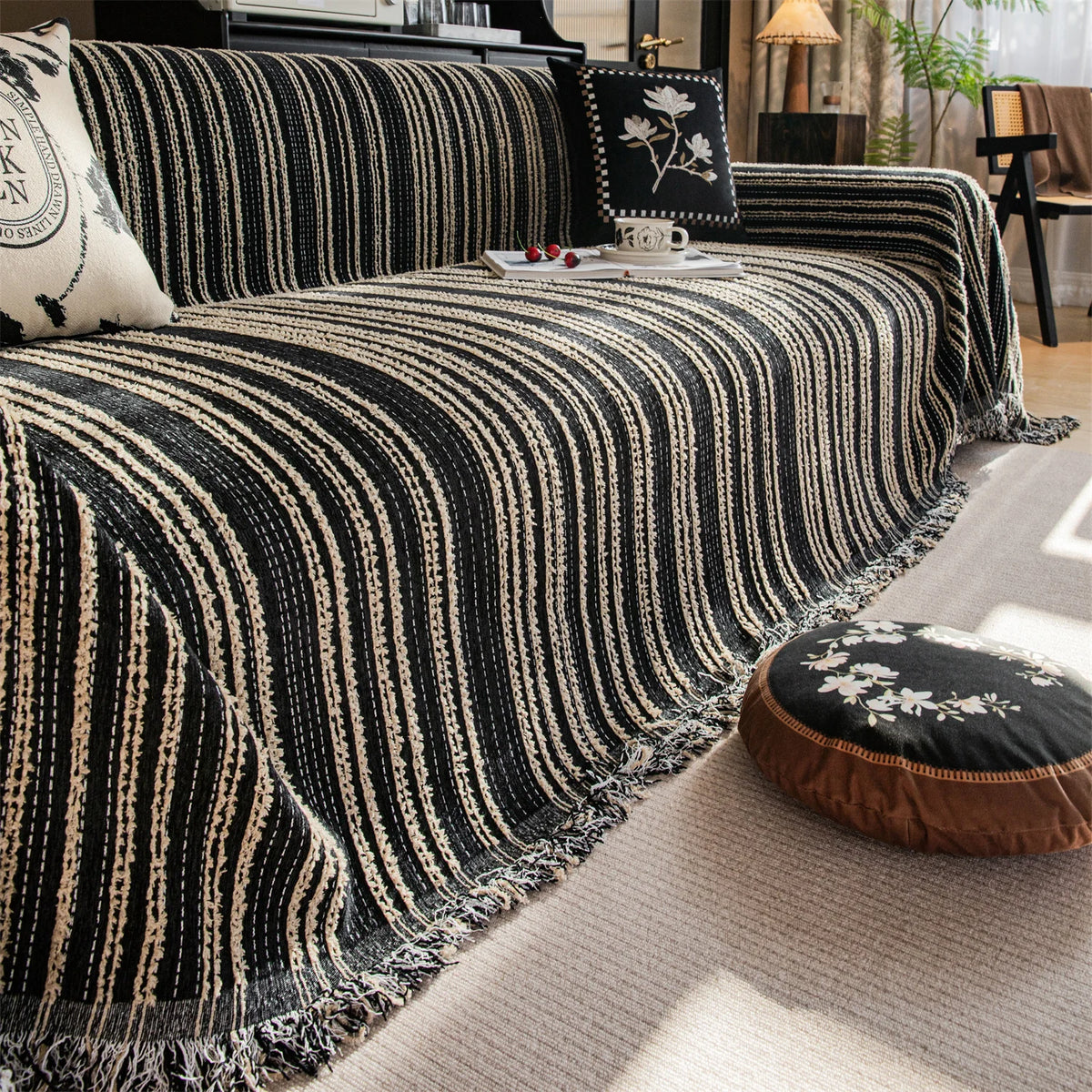 housses canapé moderne rayées tissu épais franges noir beige