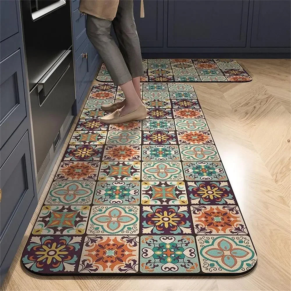 Tapis de cuisine antidérapant long en velours cristal vert posé sur un sol moderne