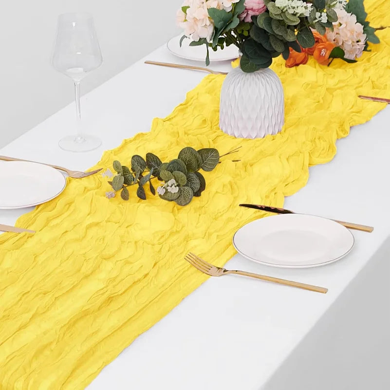 table runner jaune texturé boho semi transparent motifs rustiques fleurs artificielles blancs printemps mariageDecorationintérieur