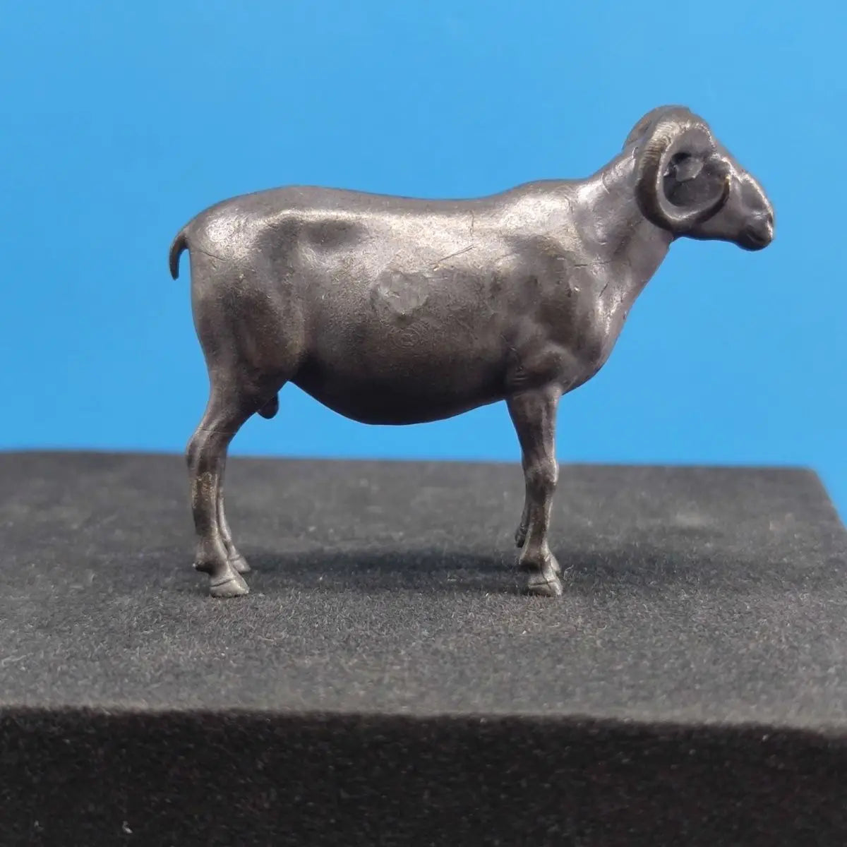 statue animale miniature réaliste gris métallique cuivre décoration ornement collection erotique erotique erotique erotique