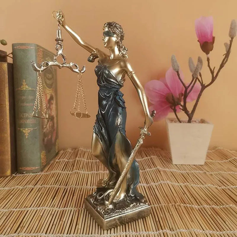 statue justice thémis bronze or balance épée couronne livres antiques classique antique