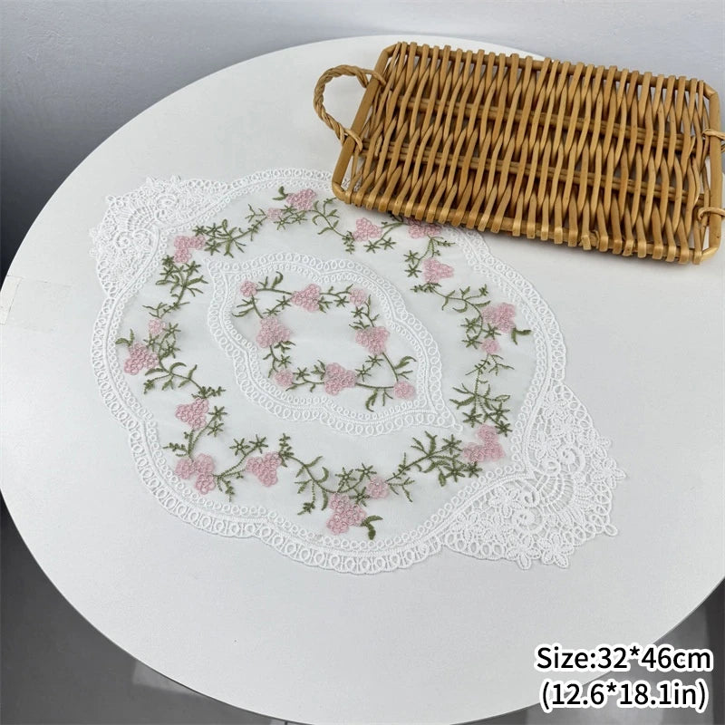 serviettes table vintage broderie florale dentelle rose blanc vert