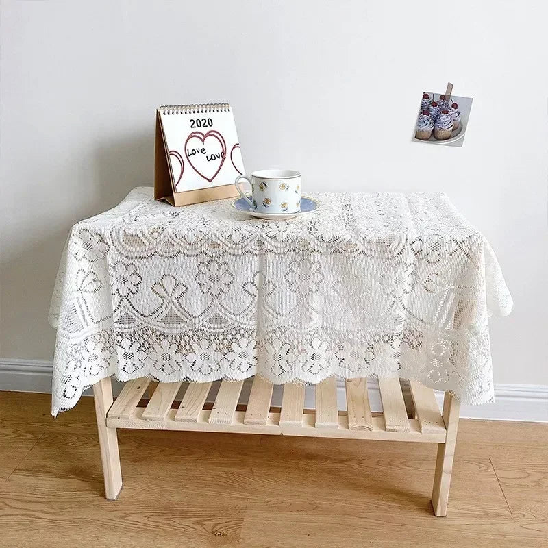 nappe dentelle motif floral table decoration crème rustique vintage mariage festivité chambre deco