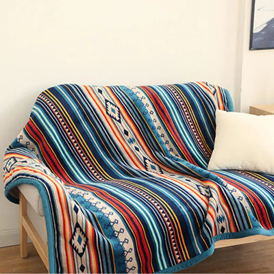 Jeté de lit Boho en molleton épais sur un lit blanc