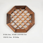 grille fenêtre traditionnelle marron foncé décoration murale classique règles horizontales verticales opacité décoration courtyard