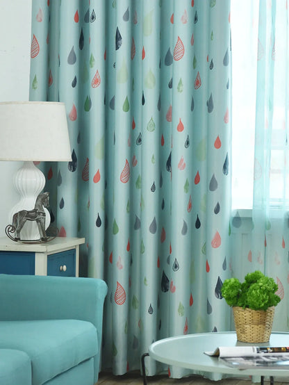 [Image] Rideaux modernes à motifs de gouttes colorées, parfaits pour ajouter une touche de fraîcheur à tout salon. Ces rideaux apportent une ambiance vivante grâce à leurs motifs originaux et leur design contemporain. Idéal pour des intérieurs lumineux et modernes.