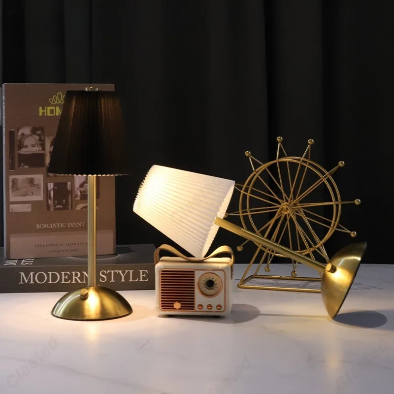 lampe table moderne or noir blanc plissée abat jour rechargeable certifications vde ul rohs