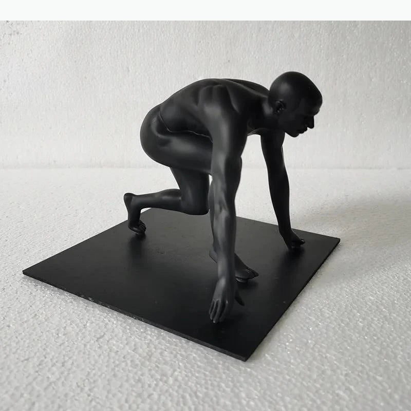 sculpture homme résine noire moderne course base carrée décoration intérieure minimalistestyle