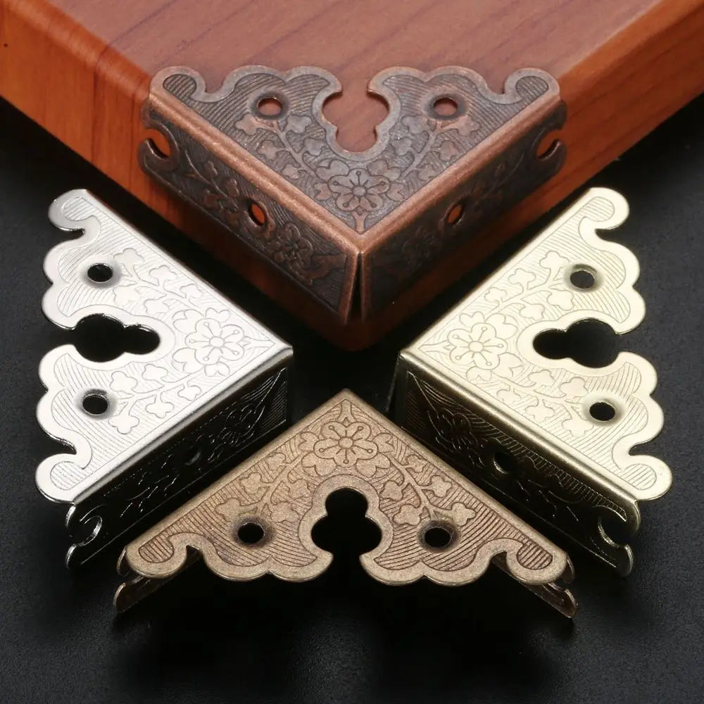 cornières meubles vintage ornements floraux argent doré bronze pièces vis protection angle table
